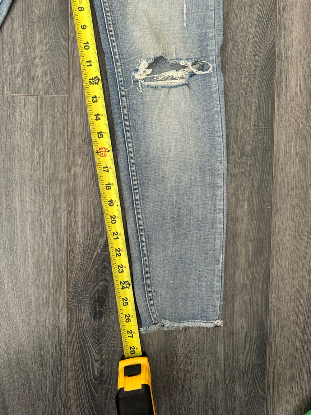 EUC Women’s Vigoss Distressed Light Blue Premium Denim Skinny Jeans Raw Hem 28 - Picture 11 of 14